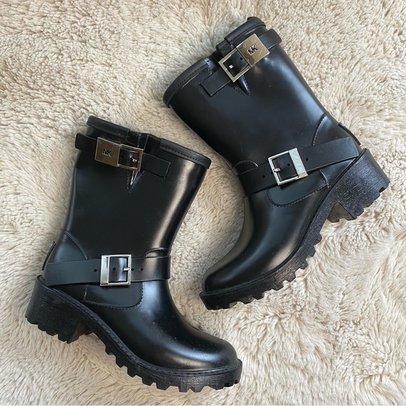 MICHAEL KORS WOMAN BIKER ANKLE RAINBOOT RUBBER DEVENPORT RAINBOOTIE Sz 6 - Picture 1 of 9